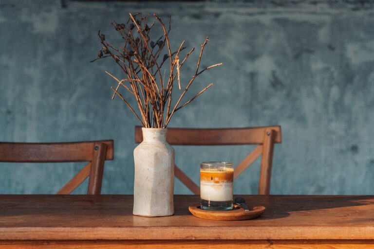 vase sur table de salon