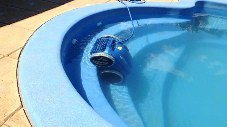 Robot nettoyeur piscine