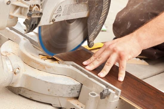 Avantages d’utiliser une machine pour couper le parquet