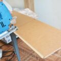 Guide complet pour couper du parquet stratifié avec un cutter